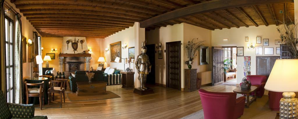 Posada Real Del Pinar Pozal De Gallinas ภายนอก รูปภาพ