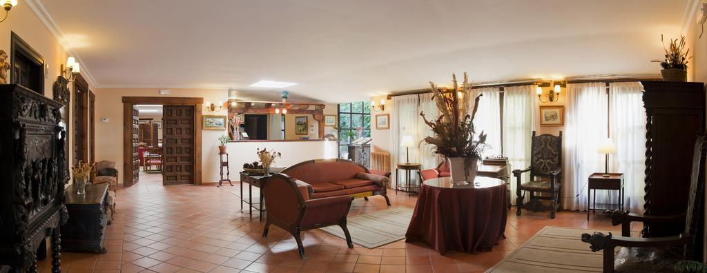 Posada Real Del Pinar Pozal De Gallinas ภายนอก รูปภาพ