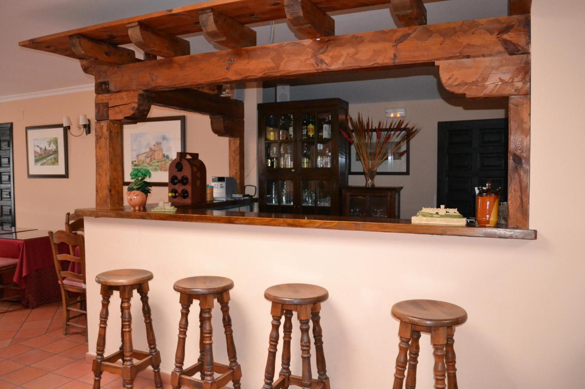 Posada Real Del Pinar Pozal De Gallinas ภายนอก รูปภาพ